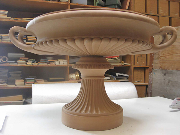Neuherstellung von Terrakotten: Ansicht gebrannte, fertiggestellte Vasen