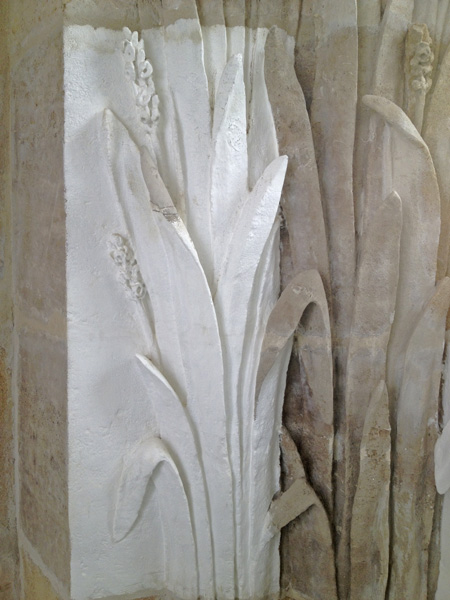 Beschichtungsproben (Kalklasur) an der zuvor restaurierten floralen Gestaltung         im Innenbereich