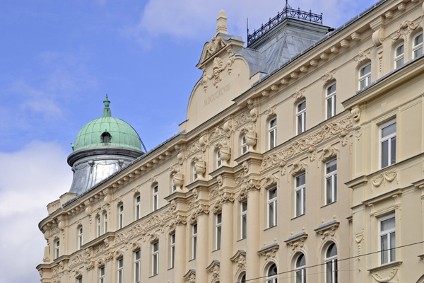 Detailansicht auf die Obergeschosse der Fassadenseite Augartenstraße nach der Fertigstellung