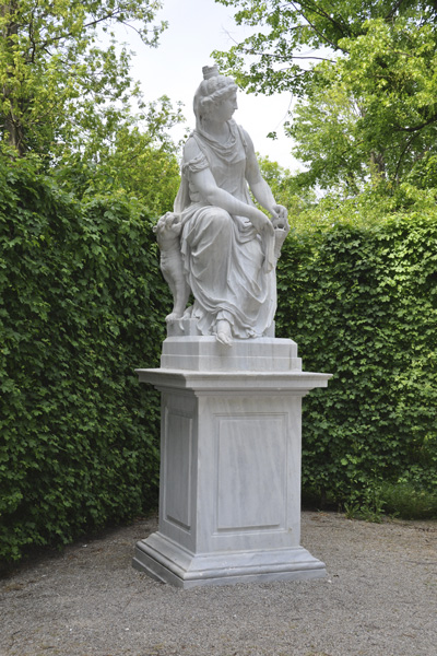 Rhea Kybele - nach Abschluss der Konservierungs- und Restaurierungsmaßnahmen. Position im Schlossgarten: Schöner Brunnen