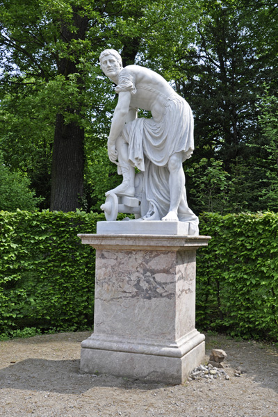 Cincinnatus - nach Abschluss der Konservierungs- und Restaurierungsmaßnahmen. Position im Schlossgarten: Beim Engelsbrunnen