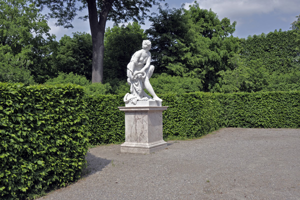 Eurydike - nach Abschluss der Konservierungs- und Restaurierungsmaßnahmen. Position im Schlossgarten: Beim Engelsbrunnen