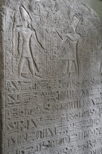 Detailansicht auf das Relief der Stele