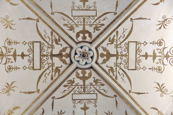 Detailansicht der Dekorationsmalerei an der Decke der Prunkstiege nach Fertigstellung der Arbeiten